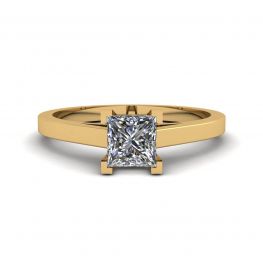 Diamantring im Prinzessschliff aus 18 Karat Gelbgold