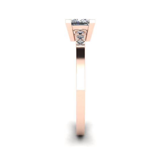 Diamantring im Princess-Schliff mit 3 kleinen seitlichen Diamanten in Roségold, More Image 1
