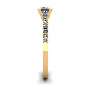 Diamantring im Princess-Schliff in V-Form mit seitlicher Pavé-Fassung aus Gelbgold - Foto 2