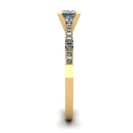 Diamantring im Princess-Schliff in V-Form mit seitlicher Pavé-Fassung aus Gelbgold,  Bild vergrößern 3