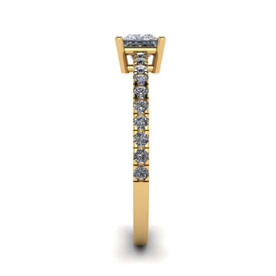 Diamantring im Prinzessschliff mit Seitenpflaster aus 18 Karat Gelbgold, More Image 1