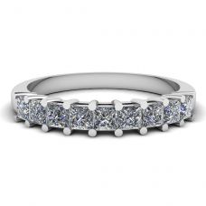Ring mit 9 quadratischen Prinzessinnendiamanten
