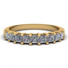 Ring mit 9 quadratischen Prinzessinnendiamanten aus Gelbgold