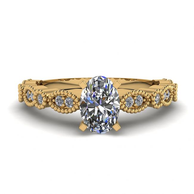 Ovaler Ring im romantischen Stil mit Diamanten aus Gelbgold