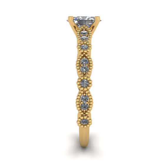 Ovaler Ring im romantischen Stil mit Diamanten aus Gelbgold, More Image 1
