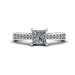 Diamantring im orientalischen Stil im Prinzessschliff mit Pavé