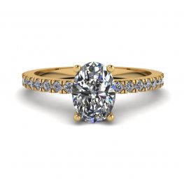 Ovaler Diamantring mit Pavé-Pavé in Gelbgold