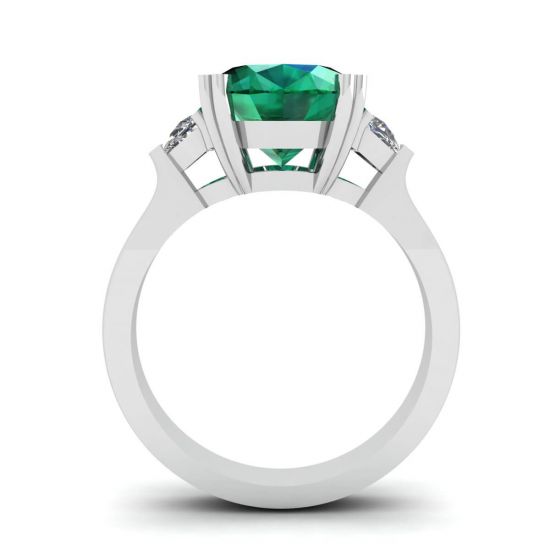 Ring mit ovalem Smaragd und halbmondförmigen Diamanten an der Seite, More Image 0