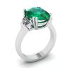 Ring mit ovalem Smaragd und halbmondförmigen Diamanten an der Seite, Bild 4