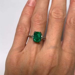 Ring mit 3,31 Karat Smaragd und seitlichen Billionendiamanten - Foto 5