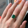 Ring mit 3,31 Karat Smaragd und seitlichen Billionendiamanten, Bild 9