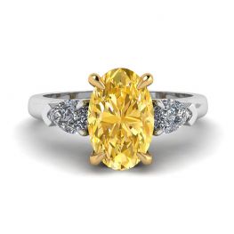 Ovaler Ring mit gelbem Diamant und seitlichem, birnenförmigem, weißem Diamantring