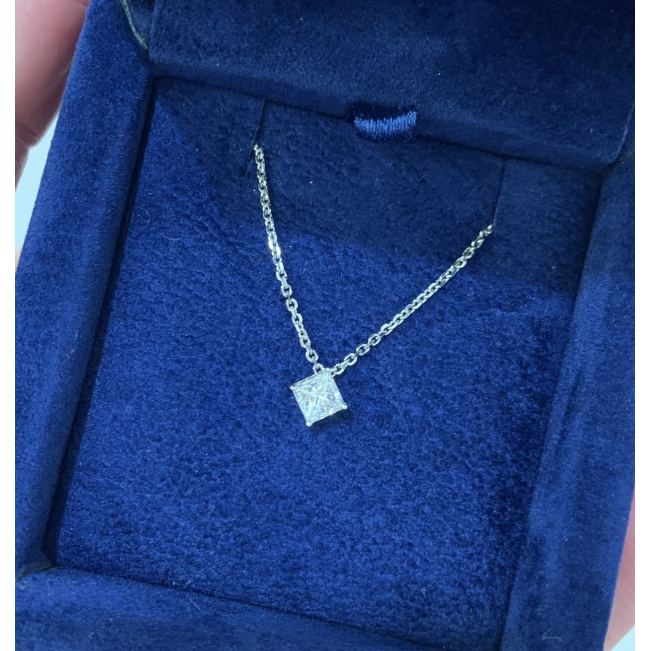 Diamant-Solitär-Halskette im Rhombus-Prinzessin-Schliff aus Weißgold - Foto 2
