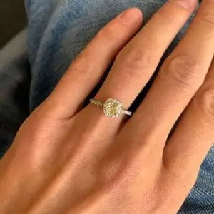 Kissenring mit 1/2 ct gelbem Diamant und Heiligenschein - Foto 4