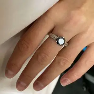 Schwarzer Diamant mit 6 Zinken und zweifarbigem Pavé-Ring aus Weißgold - Foto 5